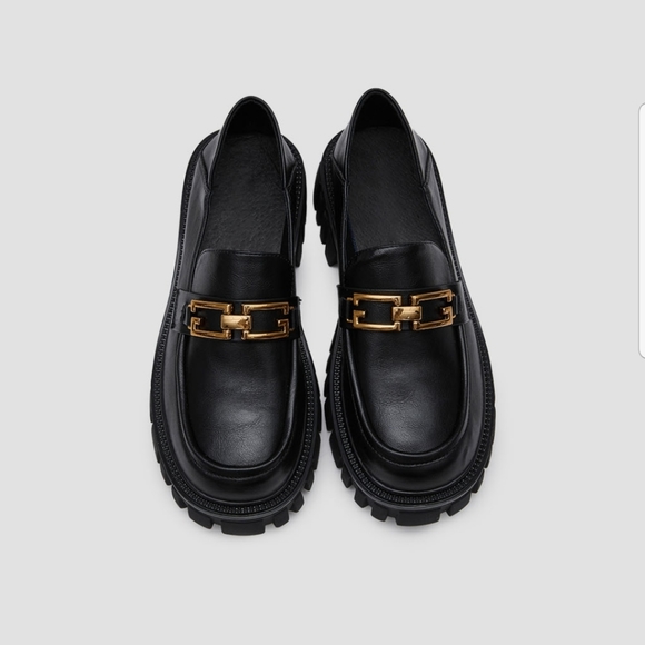 Vegan Leather Chunky Heeled Loafers with Gold Chain (Black) - Lattelier - Picture 2 of 13